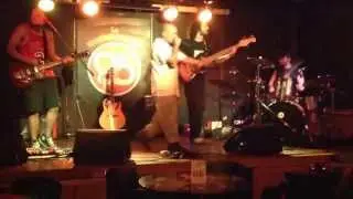PASADO AGREDIDO-Deeptrip en la casa