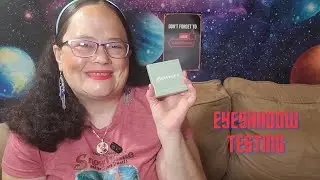 glowcore eyeshadow swiping