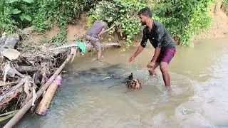 গহিন জংগলের ভিতর আমরা ভাই বন্ধু মিলে মাছ ধরি,আমার মালেশিয়া প্রবাসী,সবাই সাপোর্ট করবেন প্লিজ। 