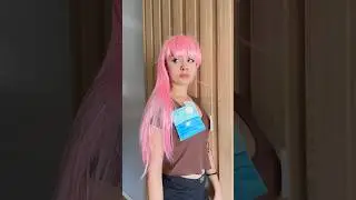la DIBUJANTE del sal&oacute;n