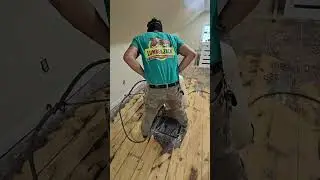 Это не деревянный манекен...