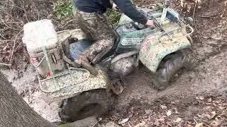 Unbreakable 2001 Yamaha big bear digging out mud hole! E2 #yamaha #atv #4x4