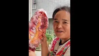 十几块钱一斤的牛胸骨，红烧一锅，麻辣香骨头咬嘎吱脆，爽翻了 苗大姐烧一锅黄焖牛骨头，脆骨吃了嘎帮脆，味道超级的棒
