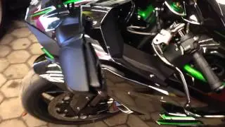 Kawasaki Ninja H2 2015 with Akrapovic Carbon slipon exhaust