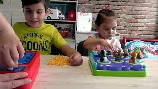 игра PERFECTION от Hasbro и игрушка сортер 