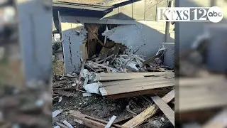 Автомобиль врезался в дом в Абилине, едва не задев спящих внутри членов семьи.