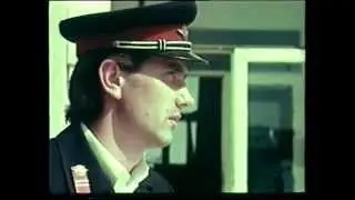 Intrarea unui tren în gară - 1988 - Copel Moscu (orasul Targu Neamt in timpul comunismului)