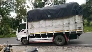 Bus Medali kres Bus M Trans ditikungan tajam jalur tengkorak lahor karangkates mlg 