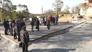 На острове Попова ведется строительство нового сквера