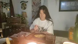 Come Eat With Me | Talking Through Heavy Thoughts 