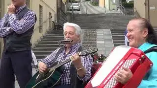 GLI  SCARRIOLANTI a MONTESE. siam marinai.