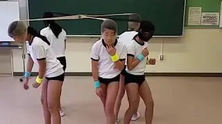 ”やどぶた”パンスト綱引きにチャレンジ！勝者は？