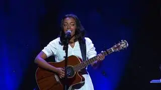 Na&iuml;mah Muhammad performs 