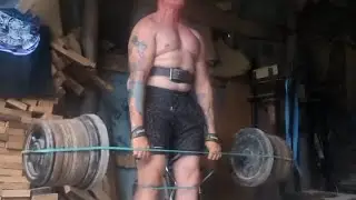 Martwy ciąg w szopie cały trening od 50kg do 250kg 