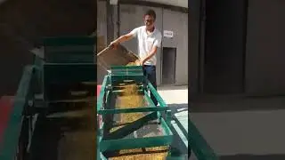 Vibrating screen, large and small screen, sieve all kinds of materials can be, once clean