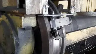 Crane wheel flange lubrication