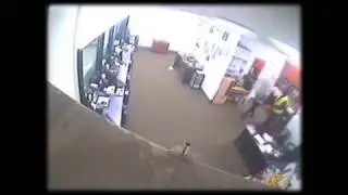 Surveillance video: Robbery crew targets check-cashing businesses - 2012-08-24