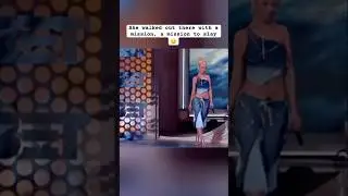 Christina Aguilera strutting out on stage like her rent was due #christinaaguilera #xtina