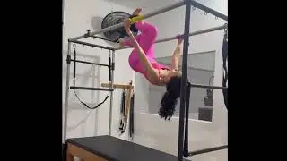 Exerc&iacute;cio avan&ccedil;ado no Cadillac | Ingrid Cristine Pilates #exercise #advanced #cadillac #pilates 