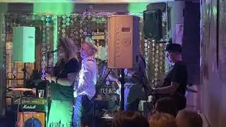 Vittring - P&aring; Turn&eacute; (Magnus Uggla Cover)