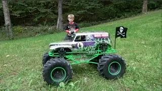 MONSTER JAM GRAVE DIGGER CHROME RC TRUCK - EXTREME TEST DRIVE