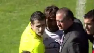 FUTBOLISTA SUFRE INFARTO EN PLENO PARTIDO - TVLocos.com