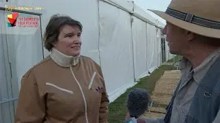 Topette!!'s Tania Buisse talks with FolkScape's Hugh Riches.