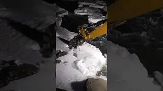Breaking ice as temperature drops to -25&deg; .#unbelievable #winter #jcb #subscribe