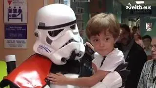 Protagonistas de Star Wars visitan el Hospital de Basurto