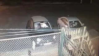 Inbreker loopt naar auto