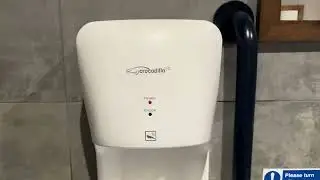 (HandyDryers Crocodillo T2) AIKE AK2632 at Caffe Nero - Grand Arcade, Cambridge - ♿️🚼