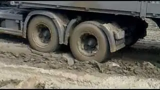 Скания в грязи