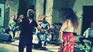 Orchestra Popolare Otrantina al Castello d'Otranto balla Romolo Crudo ed Erika