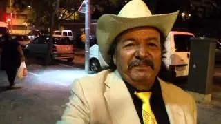 El polito y su corbata de oro de 18K