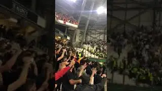 Marseille ultras attackieren Galatasaray ultras Streetfight Hooligan fight Football fans go crazy