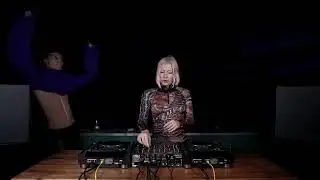 Ellen Allien plays Das Ding - H.S.T.A