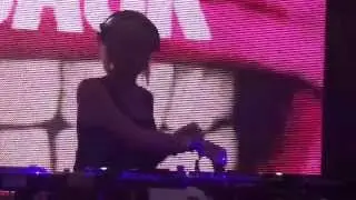 Laura Jones. Feline 9 - Right About Now (Mihai Popoviciu rmx) @Eastern Electrics 2013