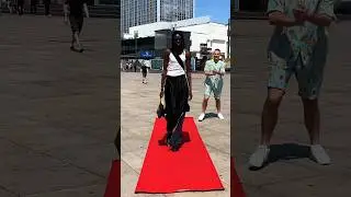 Would you like to walk on the Red Carpet?🤩🥰