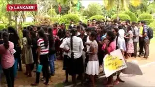 Sinhala students demonstrate!