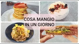 COSA MANGIO IN UN GIORNO #44 | PANCAKE SOFFICISSIMI, NOODLE CON LE VERDURE, ZUPPA DI FUNGHI