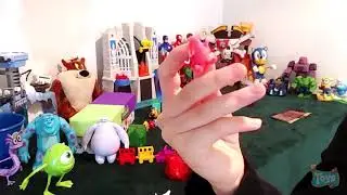ZOMLINGS IN THE TOWN - Toys Toys Toys - Opening a Zomlings Surprise House and Train