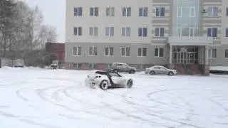 Smart Roadster, drifting in the snow
