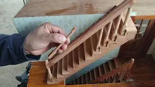 Cómo hacer una escalera para una casa de muñecas