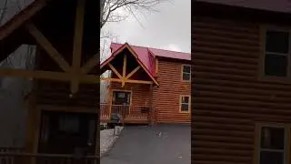 Snowing In The Great Smoky Mountains #snow #greatsmokymountains #cabinrentals #cabins #winter
