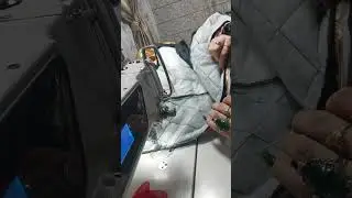 Расшиваем куртку с обеих сторон по боковым швам 3 этап