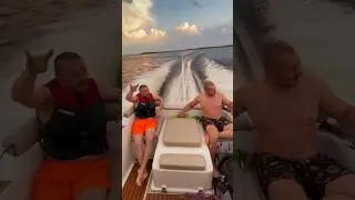 Бухнуть с друзьями бесценно ☀️ #summer #river #boat #shorts