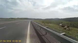 De ganse dag klimmen door mooi landschap met wind op kop