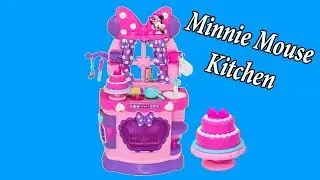 Assistant Explores the Minnie Mouse Sweet Surprise Kitchen