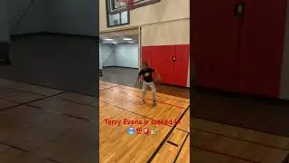 Everyday . #nodaysoff #10yearold #reallydifferent #basketballstar #justdifferent #grind #terryevans