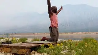 5 MINUTES Yoga Sequence to energize and tap into your flow